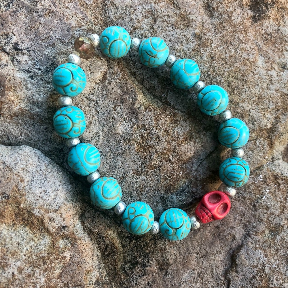 Bracelet with scribed turquoise colored beads with Red Scull